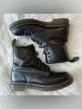 Doc Martens 1460 Original Smooth Leather Boots